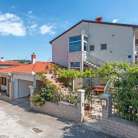 Studio Apartment Oliva Pula Luaran gambar